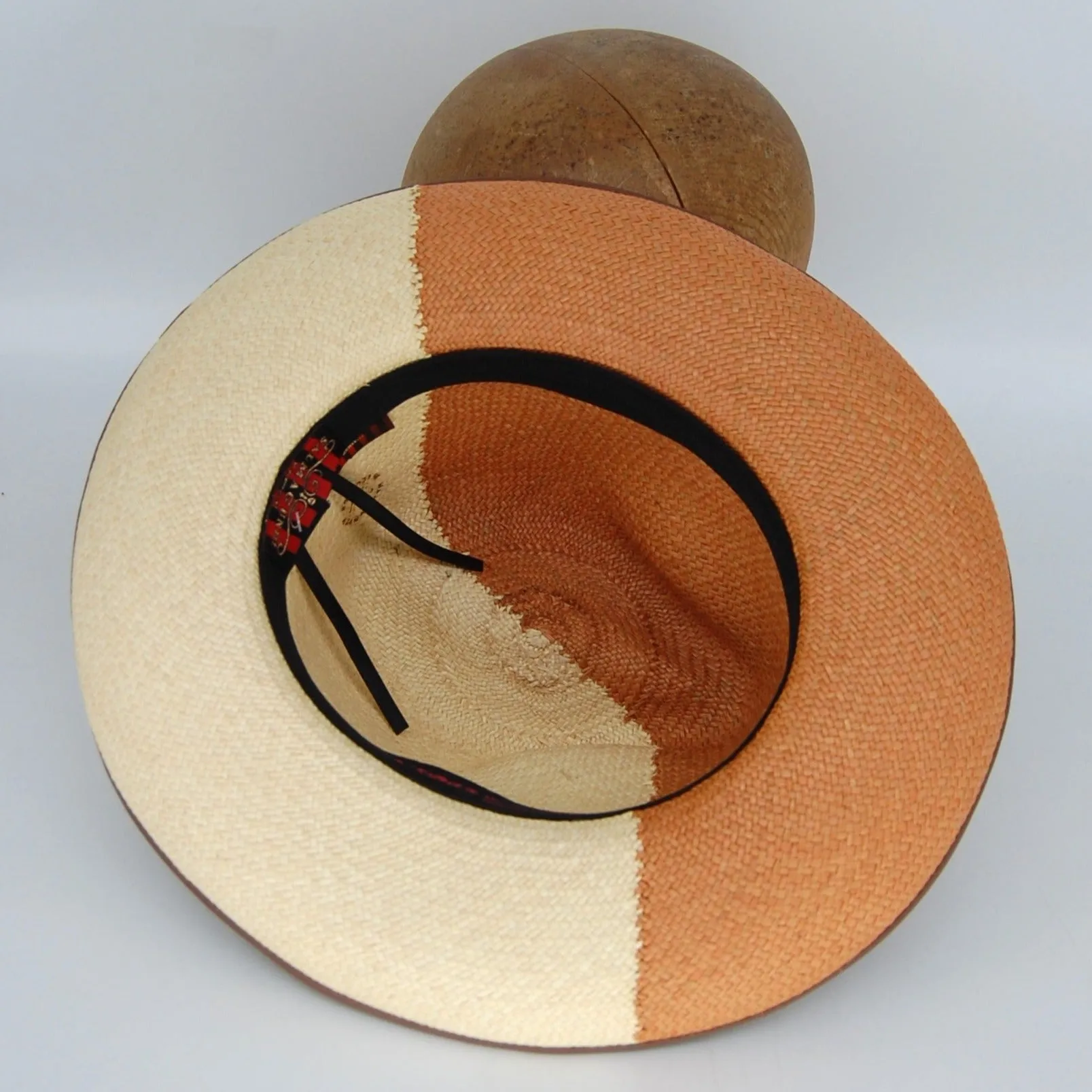 Hoodwink, Amber Split