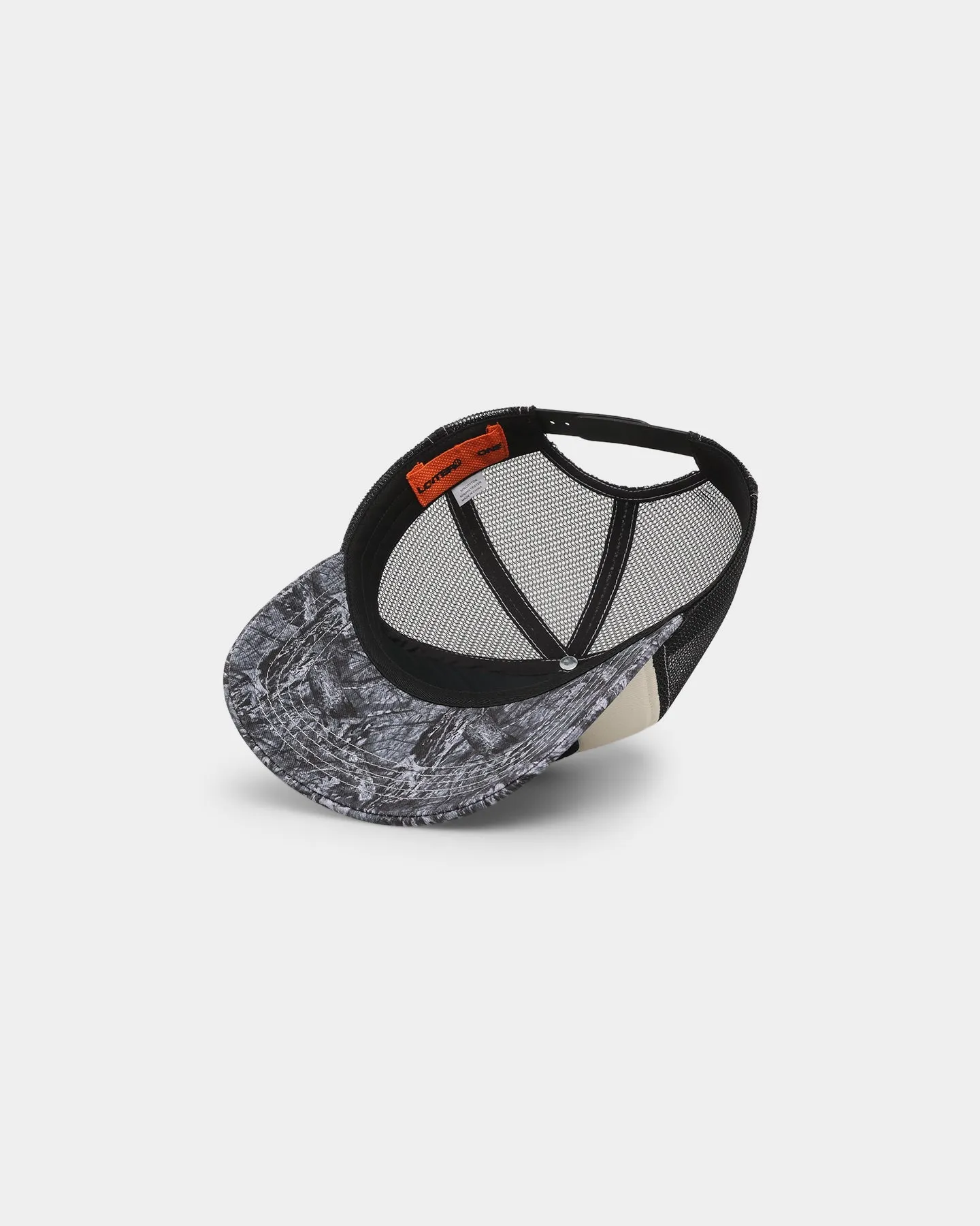 Loiter Metal Badge Trucker Off White/Black